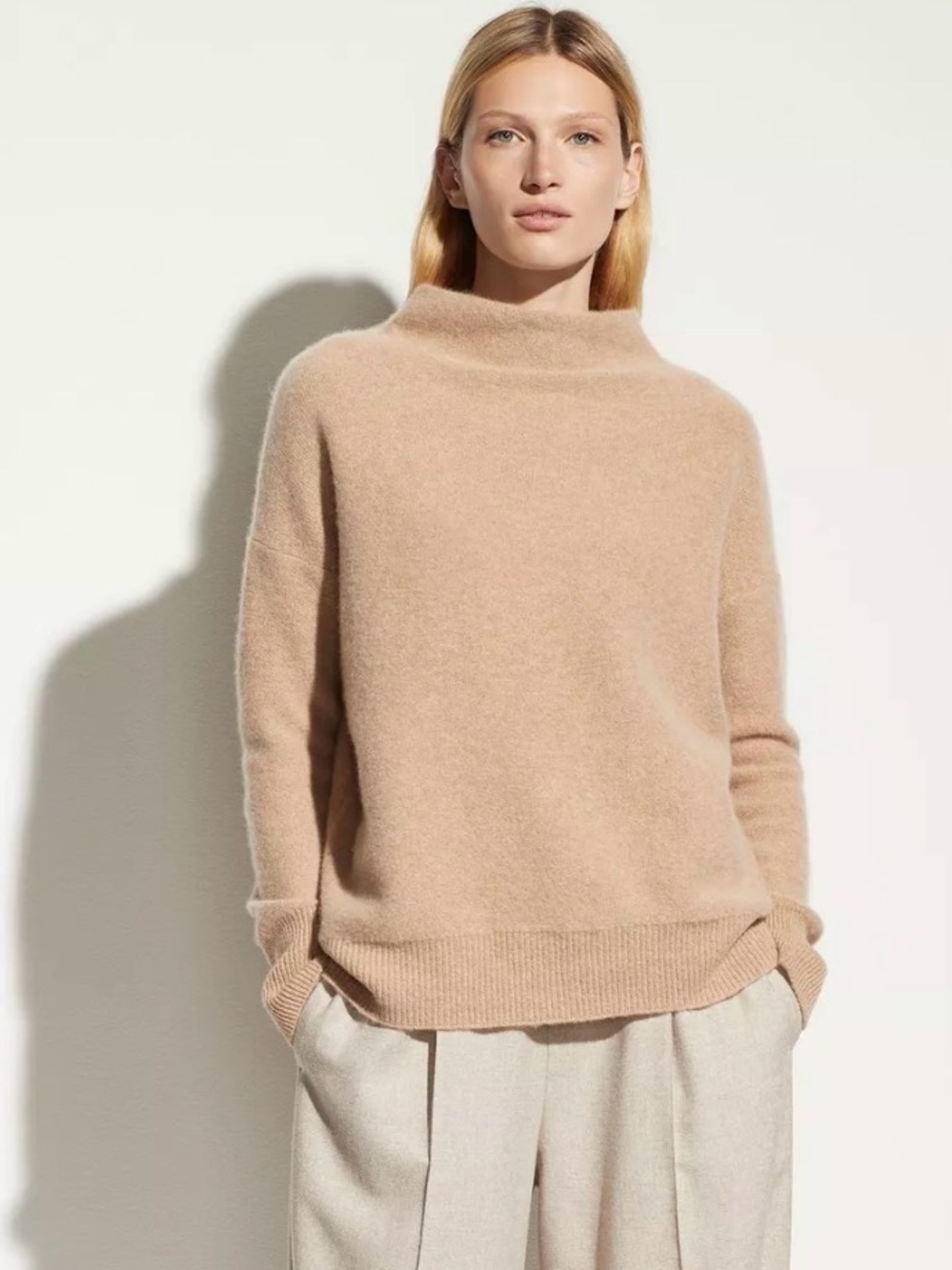 Vince Cashmere Sweater Relaxed Funnel-Neck Sweater in Beige Sz S